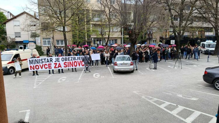 Tražimo hitnu ostavku ministra, hitnu urgenciju Vlade, premijerke i Skupštine HNK-a, da smjene ministra ili da ga natjeraju da potpiše aneks kolektivnog ugovora