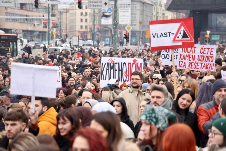 Protesti građana danas ispred Parlamenta FBiH zbog visokih troškova života
