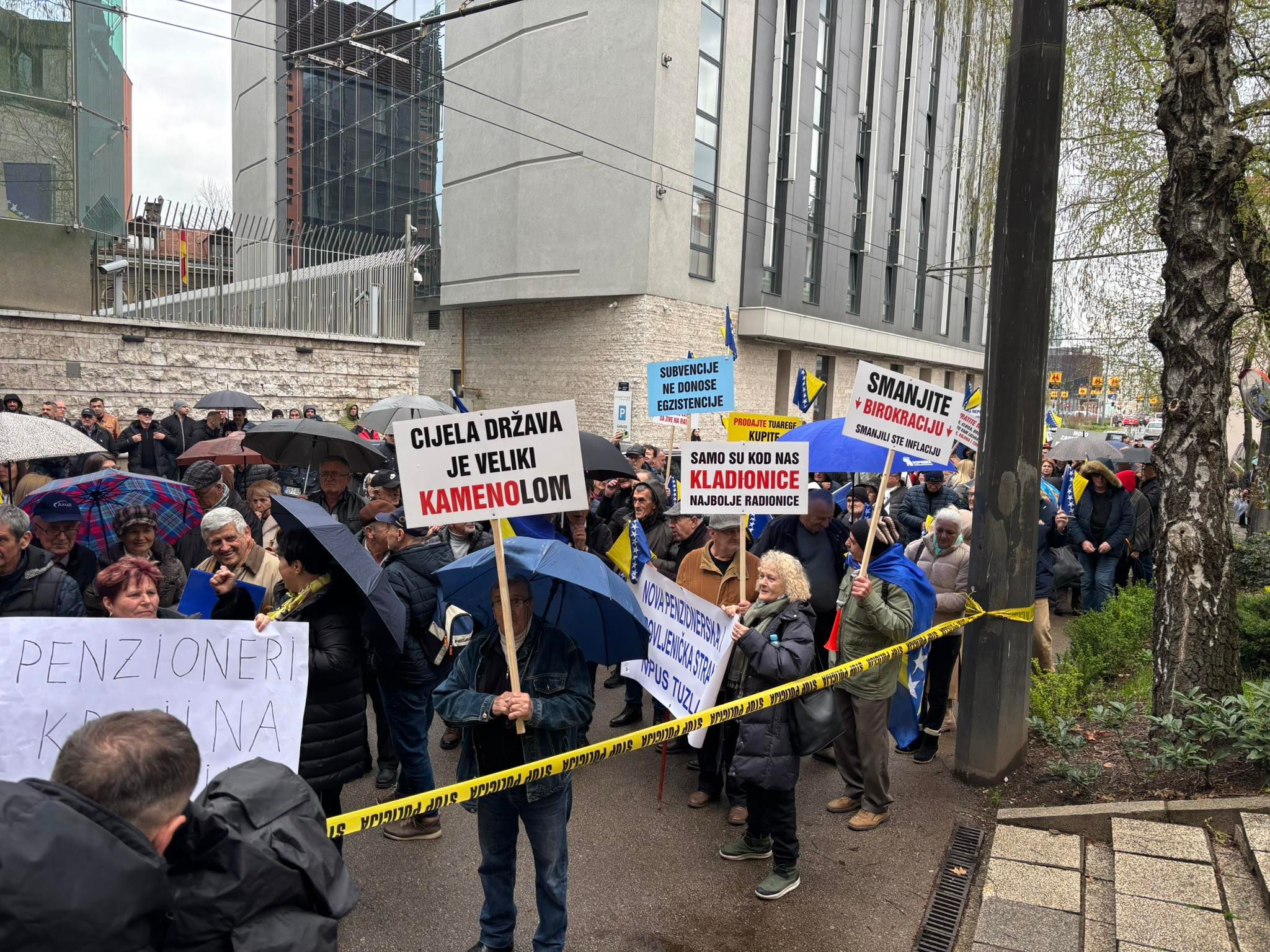 Privrednici reagovali na Nikšićev istup: Laž da smo plaćeni da izađemo na proteste, tužit ćemo vas!