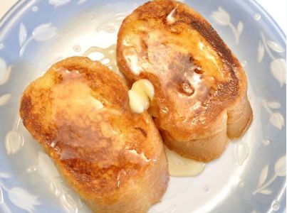 Ukoliko pri ruci imate maslac, mlijeko, kruh/hljeb i cimet, spremni ste. Jaja vam neće trebati. 