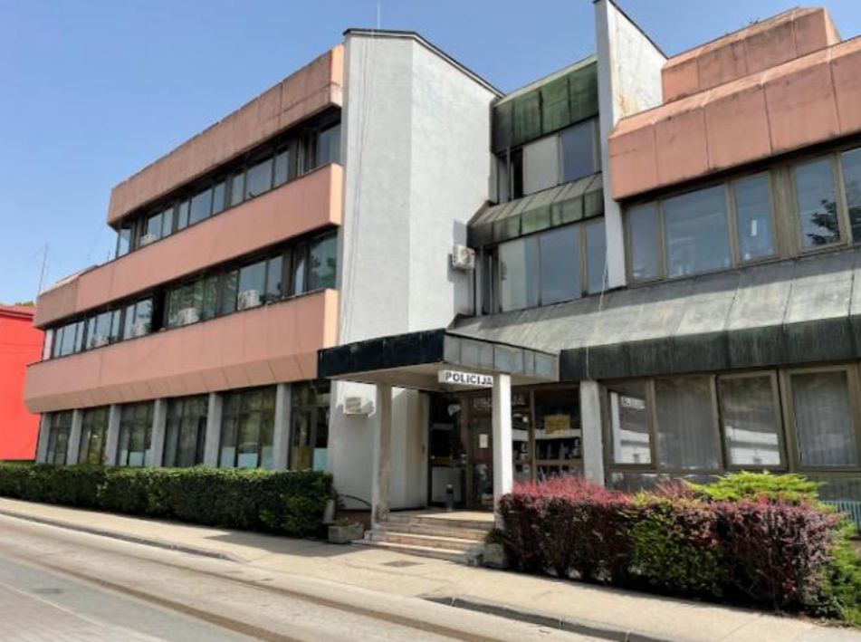 Postoje osnovi sumnje da je on, kao službena osoba, postupao suprotno odredbama Zakona o oružju i municiji TK i drugim propisima iz ove oblasti