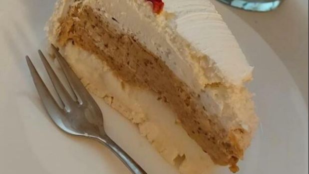 Puslica torta je izvrstan desert za ljubitelje pjenastog biskvita i lagane kreme