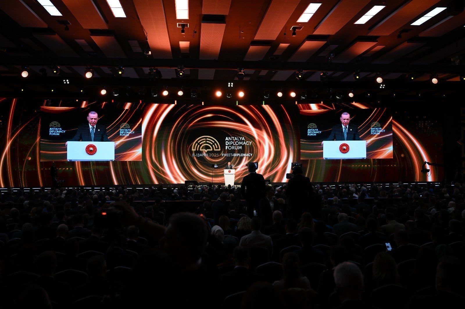 Obznanio je kako je objavljena publikacija govora predsjednika Turske s Foruma ističući kako je „pravedniji svijet moguć“