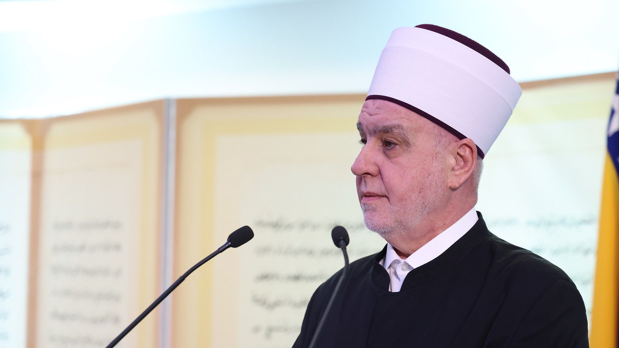 Ocijenio je da ovakvo ponašanje ima razorne posljedice po društvo, pogotovo po državu i njene institucije, koje su krhke i slabašne