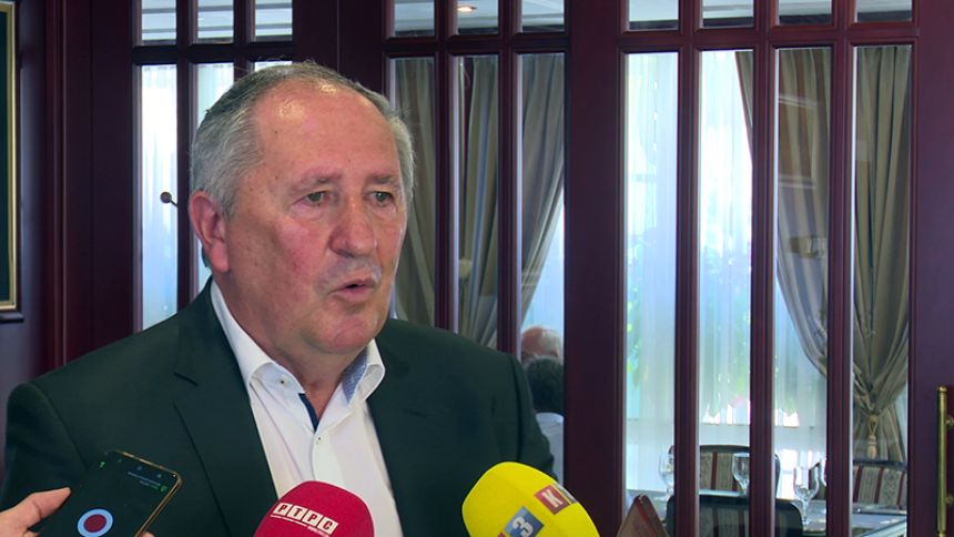 U društvu za faktoring Mikerević će zajedno sa Dejanom Vukosavljevićem i svojim sinom Dejanom Mikerevićem biti član Upravnog odbora kojima je povjeren mandat na četiri godine