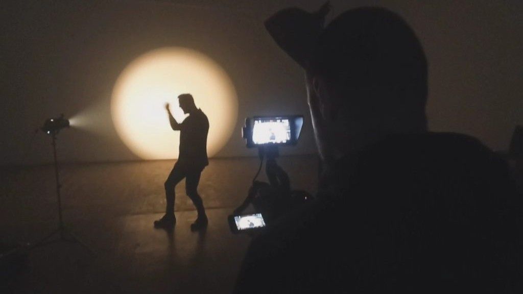 Ovaj put radi se o zanimljivoj rock baladi koja spaja nekoliko različitih muzičkih tema koje joj daju posebnost i dinamičnost 