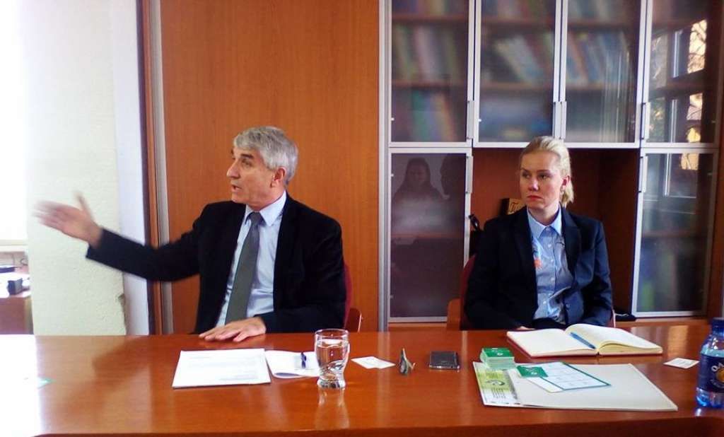 Dodaje se da, nažalost vlade na svim nivoima u BiH, zbog političke i ekonomske neodgovornosti, dovode građane u tešku situaciju.