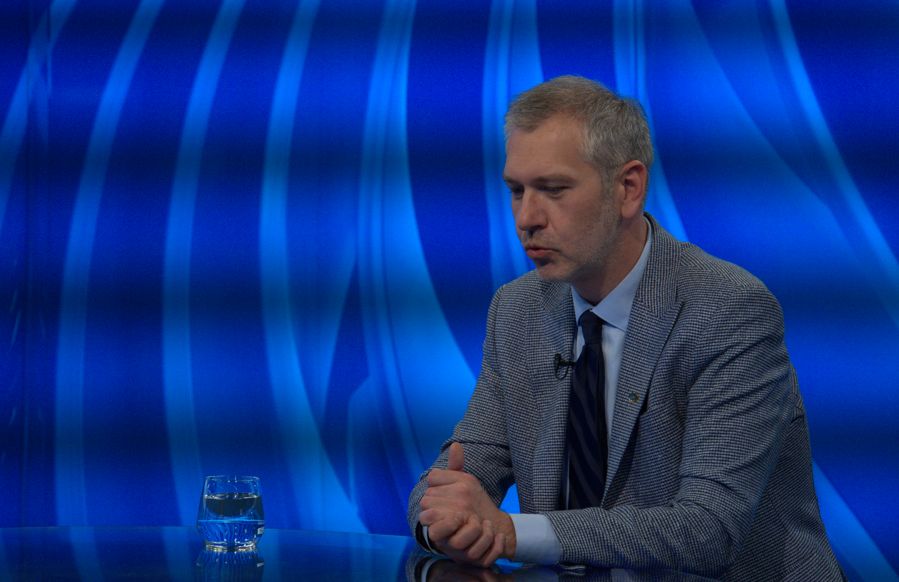 Sanjin Kodrić, predsjednik 'Preporoda'i profesor bošnjačke književnosti i bosanskog jezika bio je gost današnjeg izdanja emisije'DDBiH' tokom kojeg smo govorili o važnosti jezika