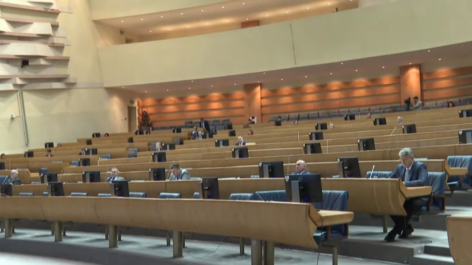Komisija je ovaj zakon predožila nakon što je Vijeće ministara izignorisalo zahtjev najvišeg zakonodavnog tijela u državi