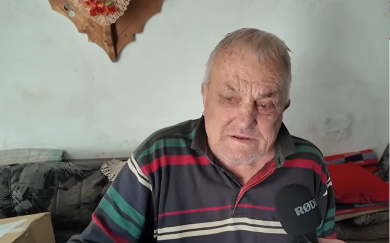 Otvorio sam oči i vidio starijeg čovjeka u crnom odijelu kako stoji pored mene, a ja umotan u najlon. Počeo sam plakati, a onda mu rekao: “Doktore, spasi me”.