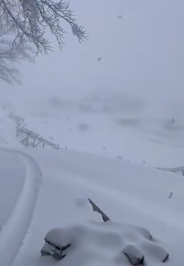 BH Meteo objavio je snimak s planine Vrtači kod Fojnice, koju je zavejao snijeg.