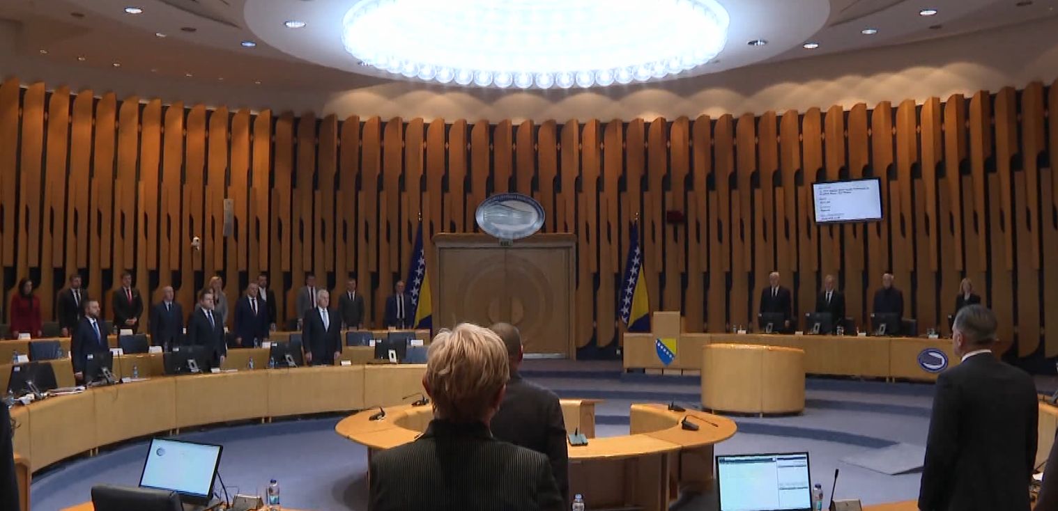 Pozicije ostale sigurne barem neko vrijeme, a s njima i visoke plate koje zarađuju tako što urušavaju državu i njene institucije