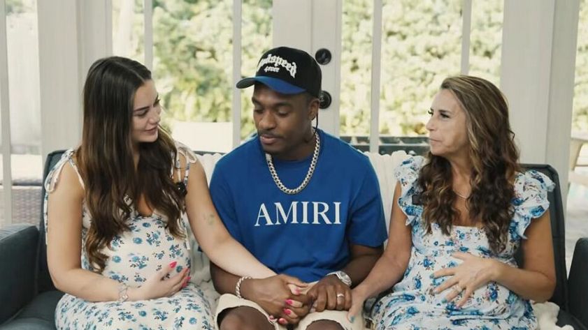 Otkrivajući neobičnu dinamiku, Džejd je objasnila da čeka kćerku sa Nikom, dok njena majka Dani nosi njegovog sina