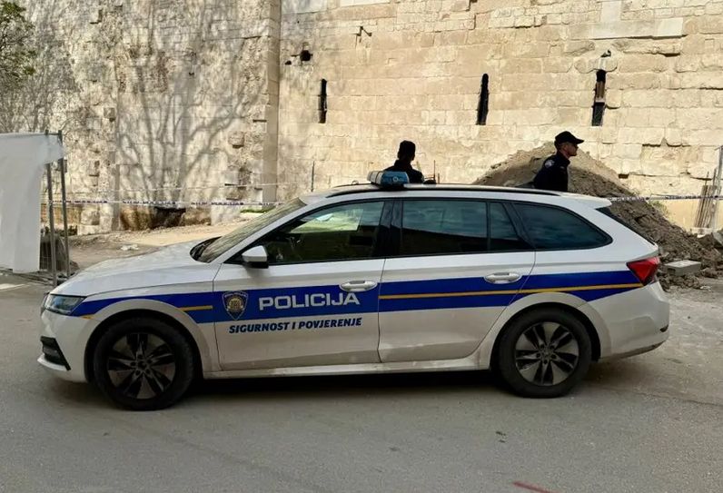 Tragedija: Na mladog radnika pala kamena gromada i prikliještila ga, bori se za život!