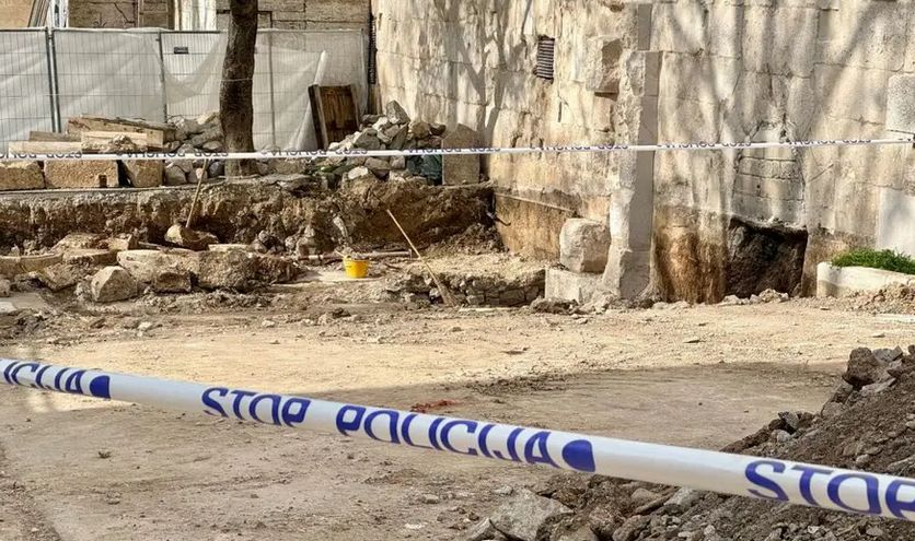 Tragedija: Na mladog radnika pala kamena gromada i prikliještila ga, bori se za život!