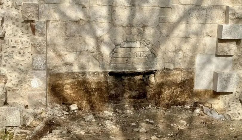 Tragedija: Na mladog radnika pala kamena gromada i prikliještila ga, bori se za život!