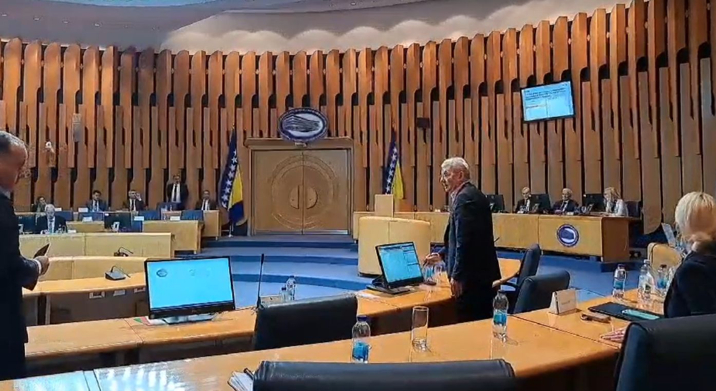 Klub Bošnjaka napustio sjednicu Doma naroda PSBiH: Prvo raspravljati o smjeni kadrova SNSD-a