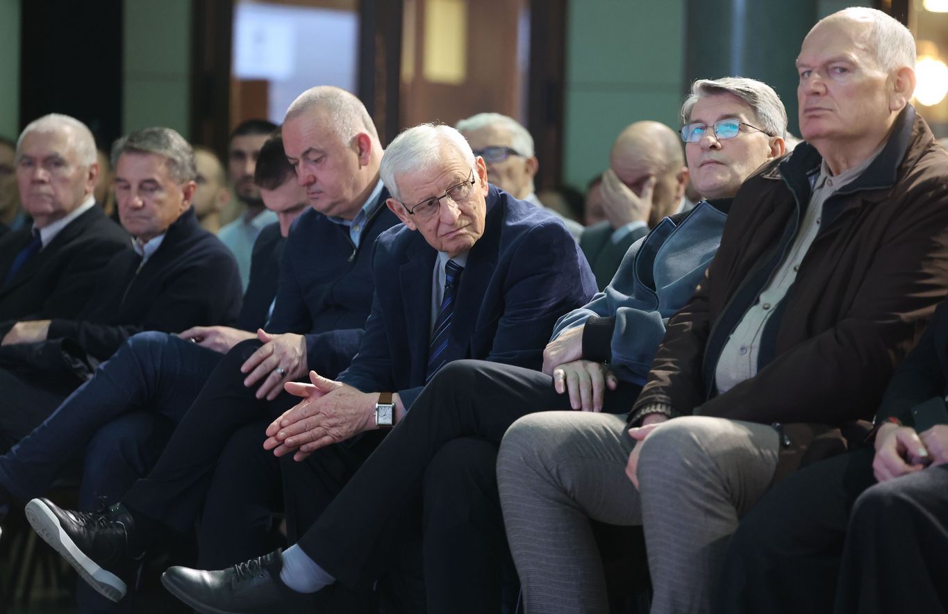 Film tematski obrađuje historijski događaj herojskog otpora Armije RBiH u odbrani glavnog grada i njenih građana 16. maja 1992. godine kada je spriječeno presijecanje Sarajeva 