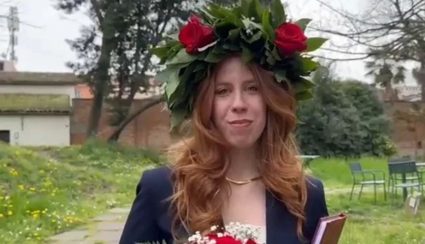 Kao 16-godišnjakinja, Eleonora je oboljela od autoimunog encefalitisa, bolesti koja joj je potpuno izbrisala sjećanje na prošlost i svakodnevni život