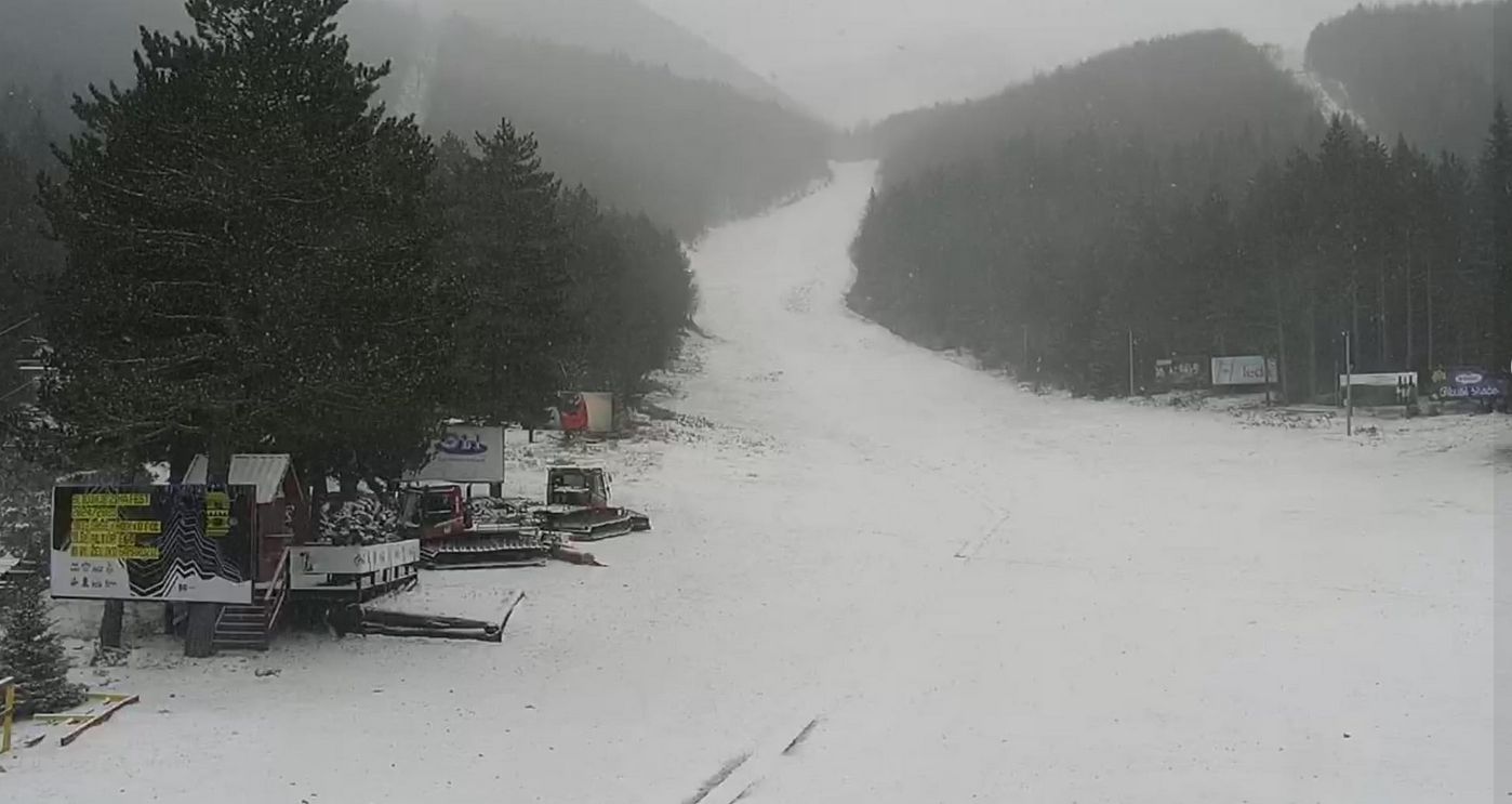 Uz jak sjeverac i naglo naoblačenje, zabilježene su i prve proljetne pahulje, posebno na nadmorskim visinama iznad 500 metara. 