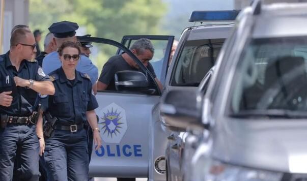 Kako je saopštila policija, otac je prijavio da je njegova četrnaestogodišnja kćerka izašla iz kuće i da ne zna gdje se nalazi