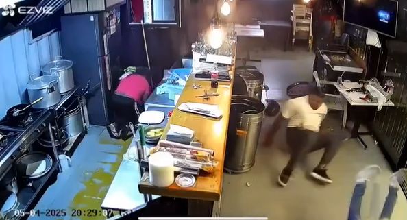 Nekadašnji igrač Milionairosa, rizikovao je svoj život kako bi pokušao da zaustavi pljačkaše koji su u lokal ušli sa kacigama na glavama. 