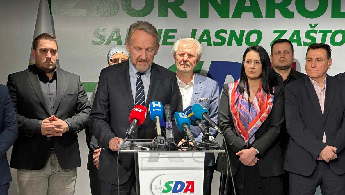 Što se tiče Ustava RS, kako kaže Izetbegović, pokušat će eliminisati Hrvate i Bošnjake u smislu djelovanja u RS
