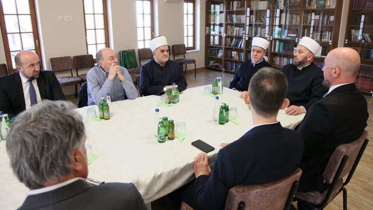 function r(){if(it(n),n.value===Hm){let o=null;throw new D(-950,o)}return n.value}