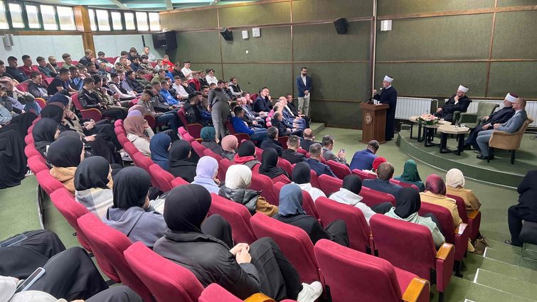 function r(){if(it(n),n.value===Hm){let o=null;throw new D(-950,o)}return n.value}