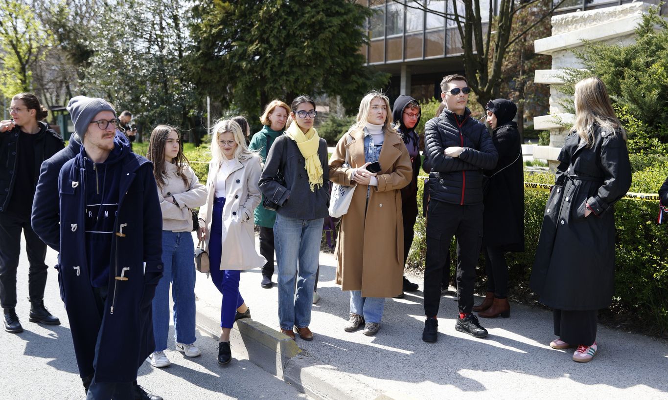 Studenti protestirali ispred Vlade FBiH, ponovo traže preuzimanje odgovornosti za smrt 27 ljudi
