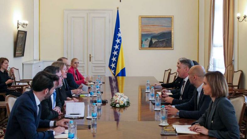 Ambasadori su istakli punu podršku institucijama Bosne i Hercegovine, te osudili napade na ustavni poredak BiH