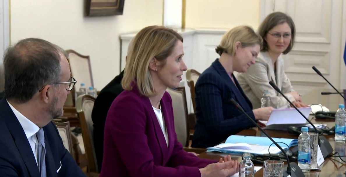 Vidjela je i osjetila na jednoj strani državnu, a na drugoj separatističku politiku umotanu u celofan.  