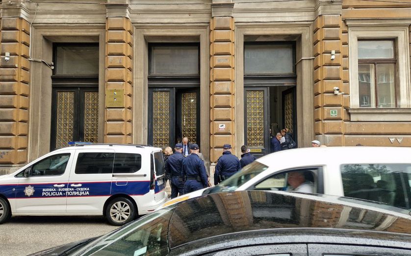 U Općinski i Kantonalni sud u Sarajevu stigla je nova dojava o postavljenoj bombi. U toku je evakuacija.