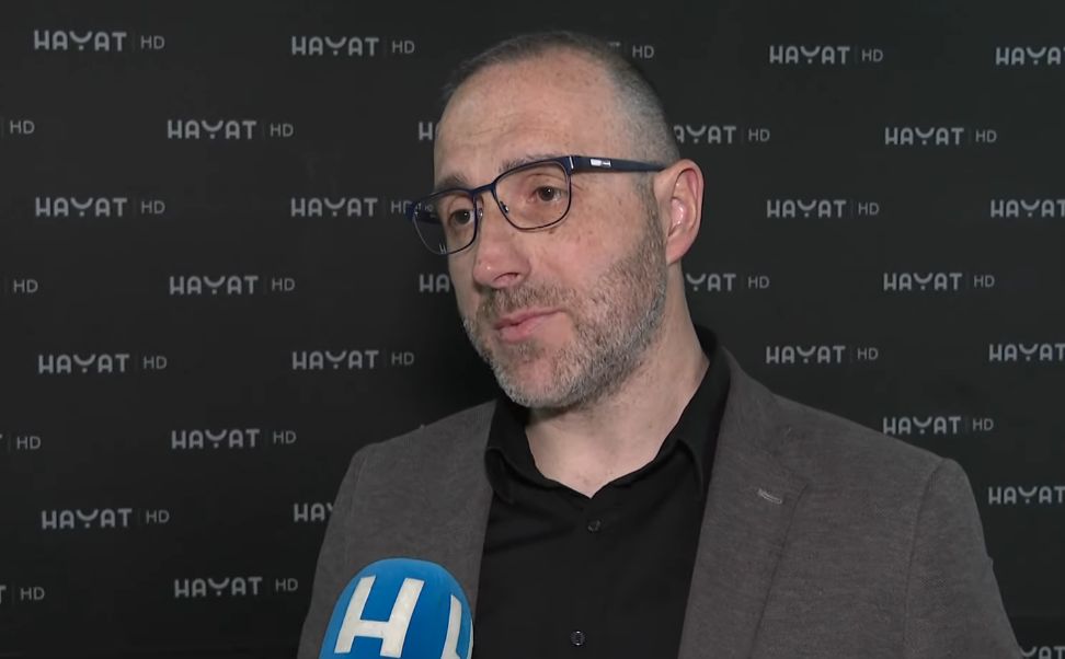 function r(){if(it(n),n.value===Hm){let o=null;throw new D(-950,o)}return n.value}