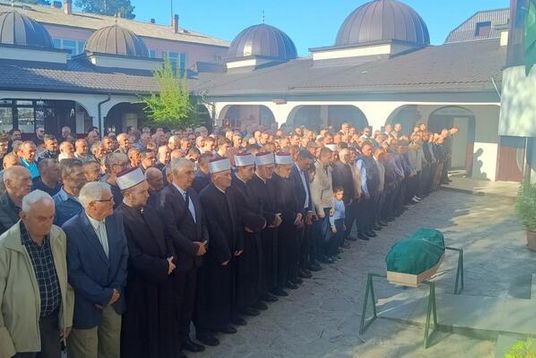 Ziska Alagić, koja je uvijek stajala uz svog supruga, ostala je upamćena po svojoj tihoj snazi i dostojanstvu