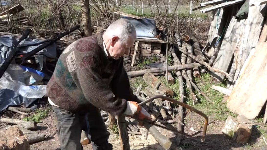 Superdedo Rasim iz Gračanice, i u 85. radi kao momak: Nije to do žage, nego do ruku