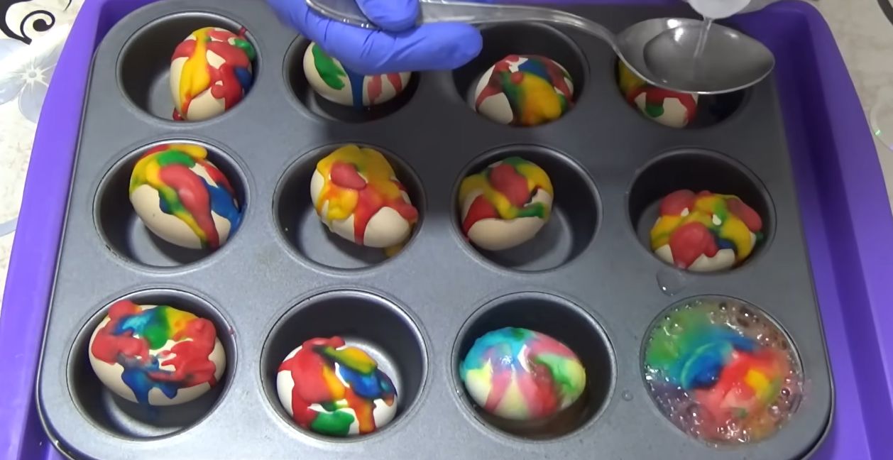 Ova jednostavna metoda farbanja jaja potpuno će vas oduševiti!