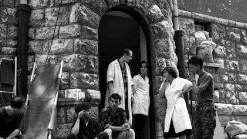 Teško ranjeni i bolesni su ležali u hodnicima i improviziranim sobama...