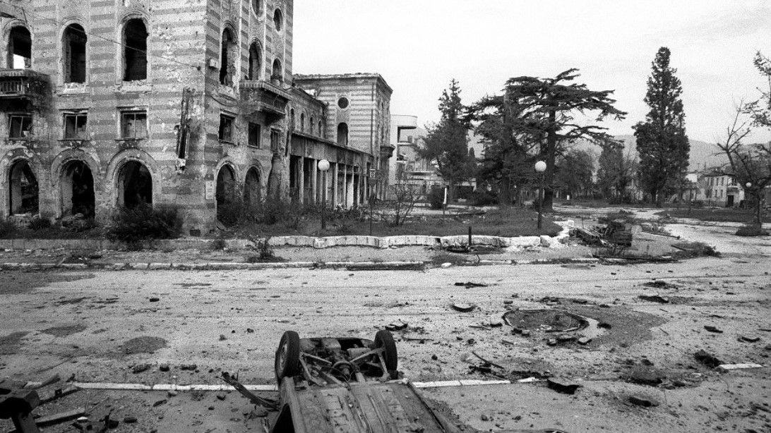 Teško ranjeni i bolesni su ležali u hodnicima i improviziranim sobama...