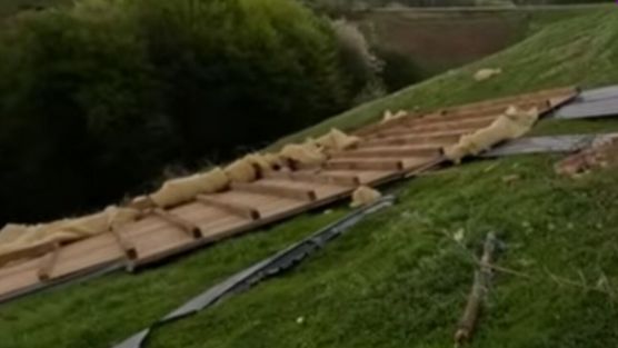Vjetar odnio krov, ali ga komšija ne da sa svog placa: On ni selame ne naziva
