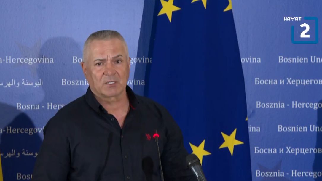 Upoznao je javnost kako se konzularna predstavništva u pojedinim državama ne javljaju kada se vozači suoče sa problemima