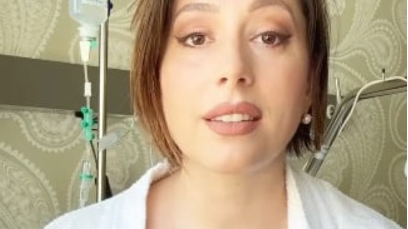 Novinarka Al Jazeere, na svom Instagram profilu dijelila je ohrabrujuće i inspirativne poruke svim suborkinjama i suborcima koji se bore sa zloćudnim bolestima.
