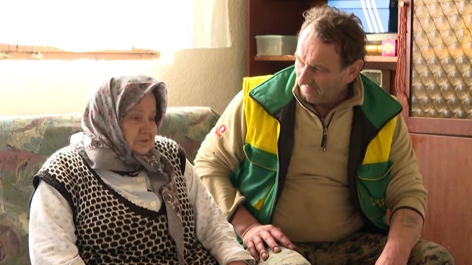 ''Svašta sam preživio za ove svoje godine, sad živim s majkom u napuštenom selu, nemam para, volio bih da imam", priča Jasmin Halimić