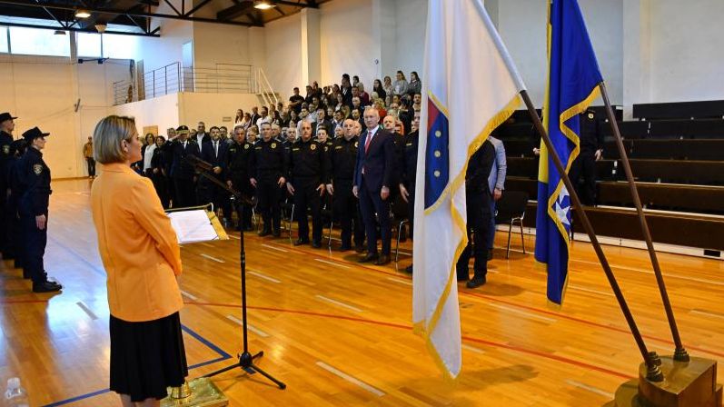 Očekujem da vaša mladost, obrazovanje i ambicija donesu jednu novu snagu i zamah u policiju Kantona Sarajevo - rekao je Katica.