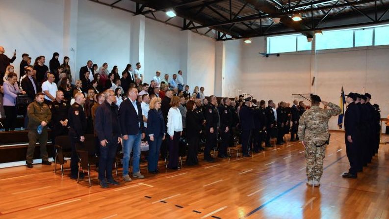 Očekujem da vaša mladost, obrazovanje i ambicija donesu jednu novu snagu i zamah u policiju Kantona Sarajevo - rekao je Katica.