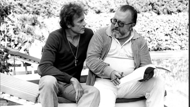 Dijelovi 45. divizije Jugoslovenske armije oslobodili ustaški koncentracioni logor "Jasenovac", u kojem je likvidirano oko 700.000 Srba, Jevreja i Roma.