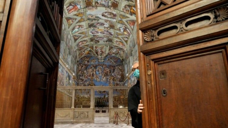 Soba suza nalazi se samo nekoliko koraka od Sikstinske kapele i kada počne konklava spremna je za novog papu.