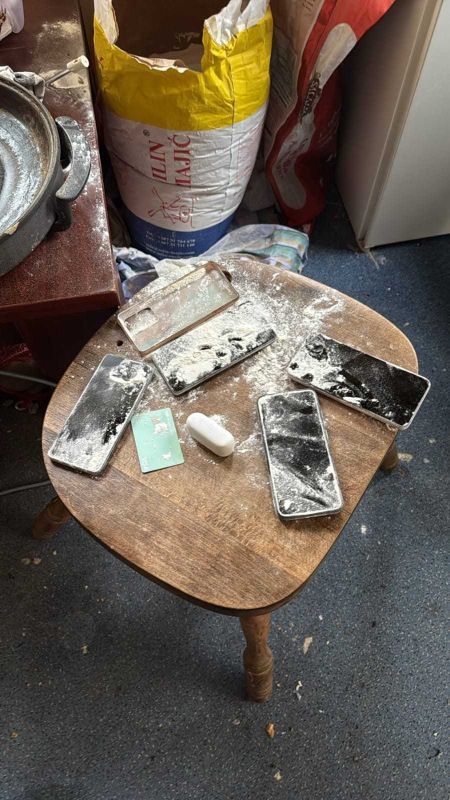 Za dva državljanina Pakistana S.S. i A.S, koji su pronađeni koji se dovode u vezu sa organizovanjem međunarodnog krijumčarenja migranata, izrečena je mjera protjerivanja