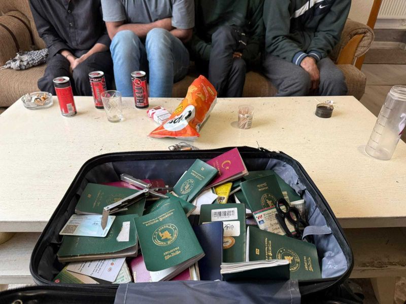 Za dva državljanina Pakistana S.S. i A.S, koji su pronađeni koji se dovode u vezu sa organizovanjem međunarodnog krijumčarenja migranata, izrečena je mjera protjerivanja