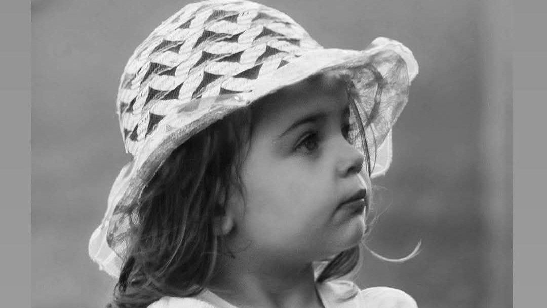  U trećoj godini je počela da se žali da je boli glava, a nakon urađenih specijalističkih pregleda i analiza ustanovljeno je da ima tumor na mozgu